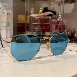 Hexagonal blue and gold rayban